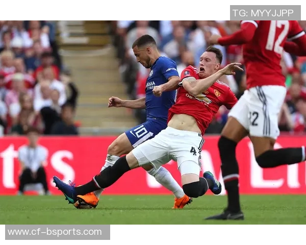 琼斯谈利马伤势恢复情况卢克肖在左中卫位置展现出良好状态 琼斯谈利马伤势恢复情况卢克肖在左中卫位置展现出良好状态